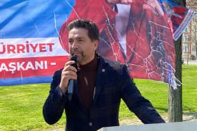 Sarı Büyükakın, Tutuş’u velisi gibi İzmit’in sokaklarında gezdiriyor