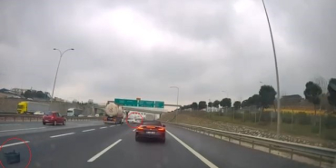 TEM'DE PLASTİK KASA FACİAYA YOL AÇIYORDU: TIRIN ALTINDA KALMAKTAN SON ANDA KURTULDU 2 TIR, 2 OTOMOBİL VE YOLCU OTOBÜSÜ KAZAYA KARIŞTI