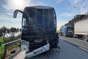 TEM'DE YOLCU OTOBÜSÜ, TIR VE HAFİF TİCARİ ARAÇ ÇARPIŞTI : 1'İ AĞIR 9 YARALI