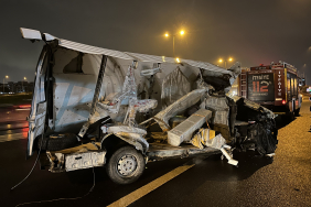 TIRA ÇARPARAK İKİYE BÖLÜNEN PANELVANDA AĞIR YARALANAN SÜRÜCÜ ÖLDÜ