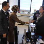 Tutuş Belsa’da çiçek dağıttı! 5 yıl önce Hürriyet’i sokmamışlardı!