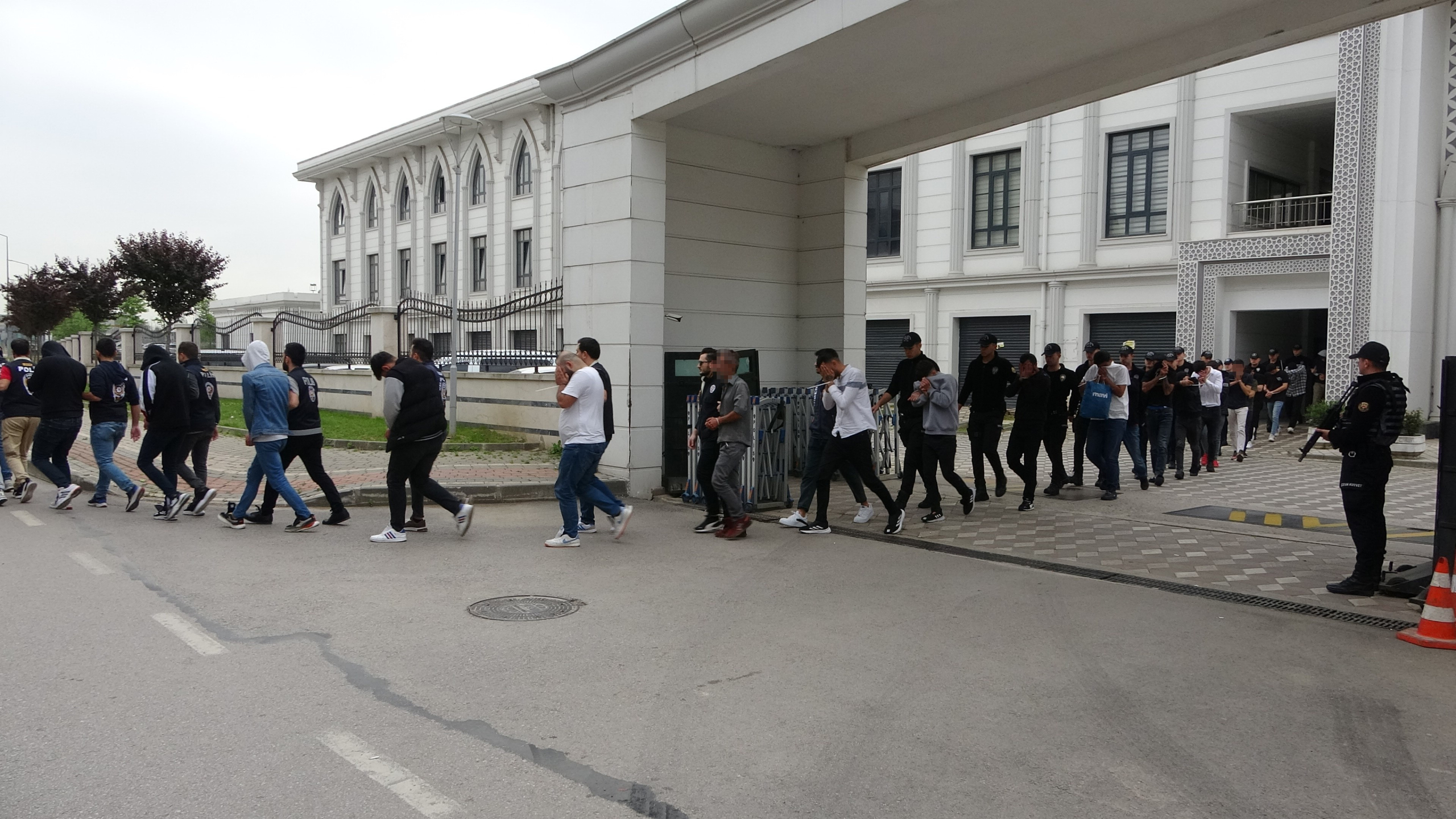 52 MİLYONLUK PARA TRAFİĞİ ORTAYA ÇIKMIŞTI: ZANLILAR ADLİYEYE SEVK EDİLDİ