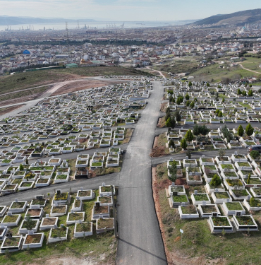DERİNCE'DE MEZARLIK ZİYARETLERİNE ÜCRETSİZ SERVİS