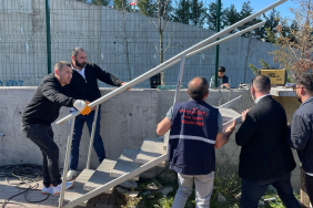 İzmit Belediyesi, Şehir Hastanesinin yıktığı merdiveni yeniden yapıyor
