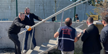 İzmit Belediyesi, Şehir Hastanesinin yıktığı merdiveni yeniden yapıyor
