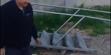 İzmit Belediyesi Şehir hastanesi yönetimi, halkımız için yenilediğimiz merdivenleri keserken yakalandı