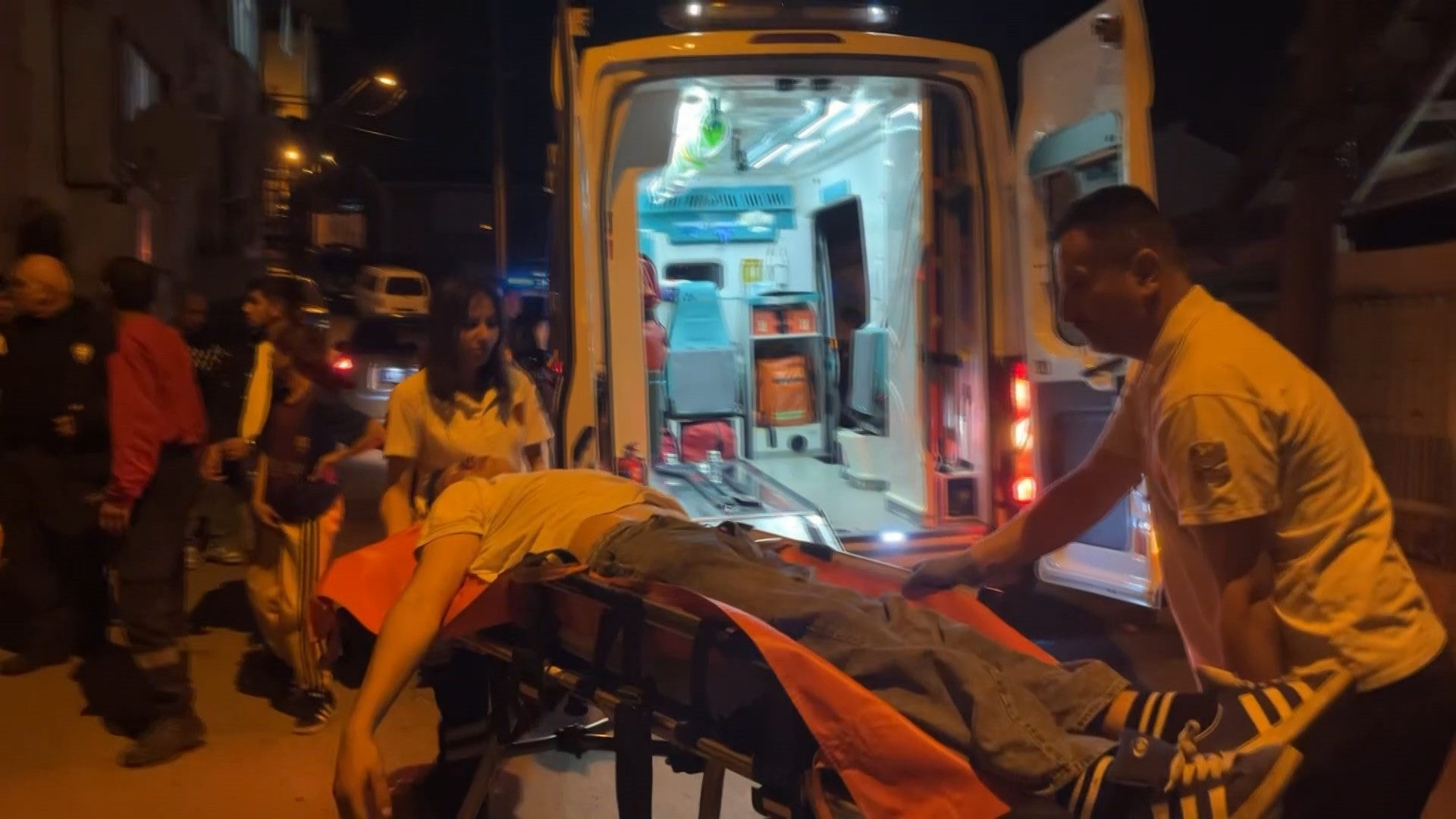 TARTIŞTIĞI KİŞİYİ BIÇAKLADI