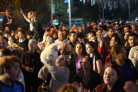 KOCAELİ'DE AYLAR SÜREN SEÇİM MARATONU BİTTİ KESİN OLMAYAN SONUÇLARA GÖRE 4 BELEDİYE BAŞKANI DEĞİŞTİ, 8'İ "YOLA DEVAM" DEDİ KOCAELİLERİN COŞKUSU SOKAKLARA TAŞTI