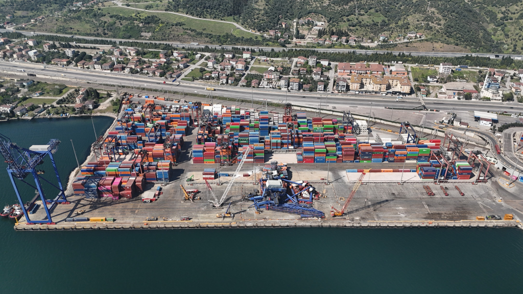 MİLYONLUK LİMAN KAZASINDA 1 AYDIR ENKAZ KALDIRMA ÇALIŞMASI SÜRÜYOR