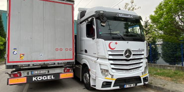 PARK HALİNDEKİ TIRA ÇARPINCA 2.39 PROMİL ALKOLLÜ OLDUĞU ORTAYA ÇIKTI YABANCI UYRUKLU SÜRÜCÜNÜN EHLİYETİNE EL KONULDU, TIR GÜMRÜK OTOPARKINA ÇEKTİRİLDİ