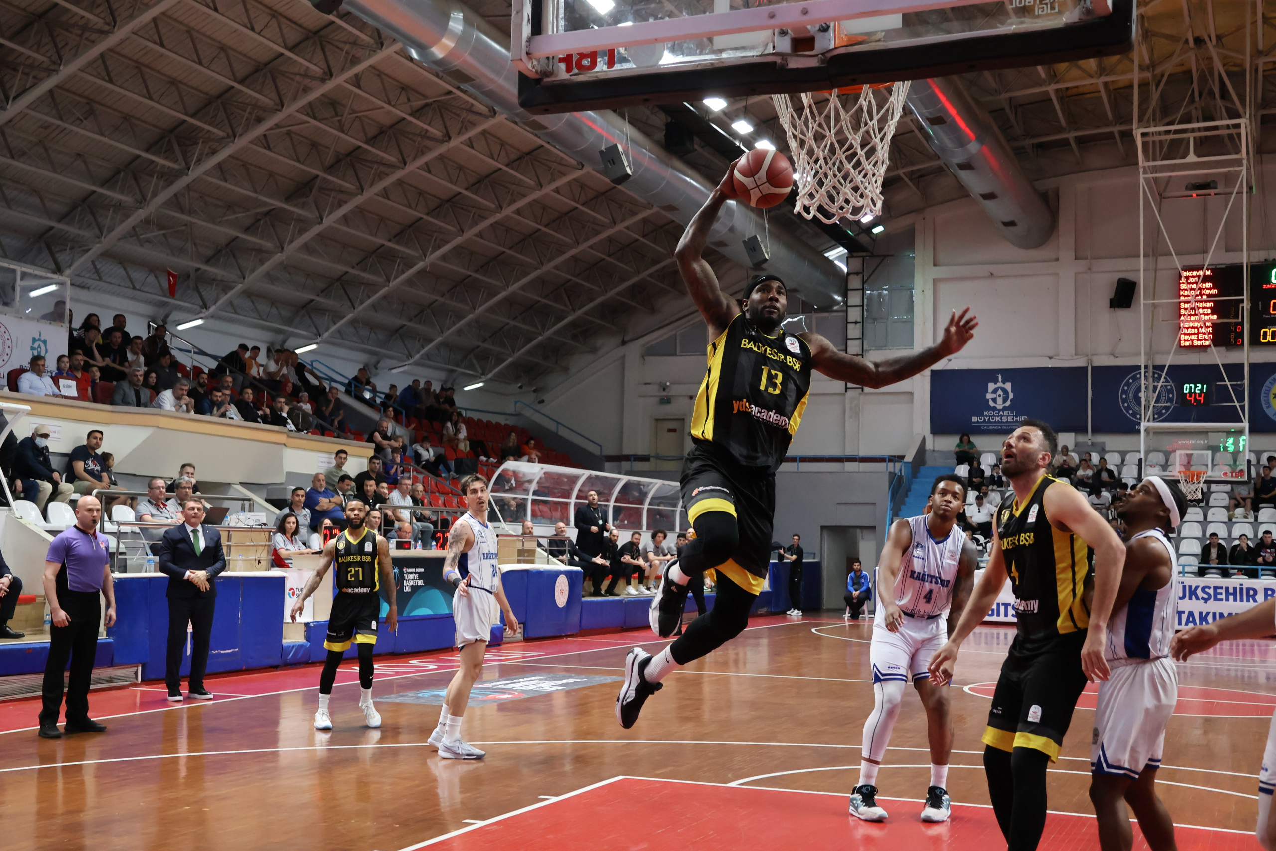 TBL: KOCAELİ BŞB KAĞITSPOR: 66 BALIKESİR BÜYÜKŞEHİR BELEDİYESPOR: 69