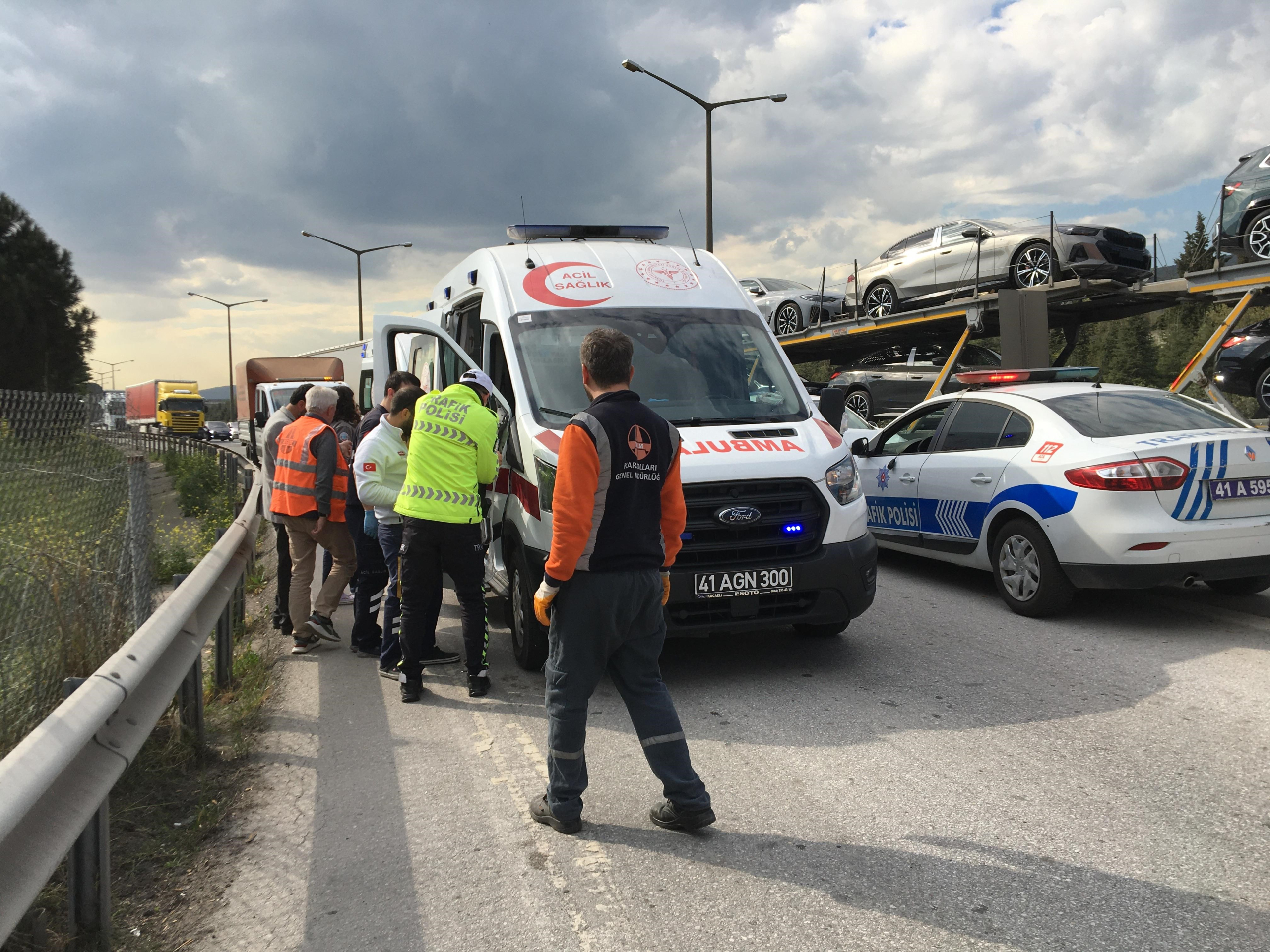 TEM'DE ZİNCİRLEME KAZA: 4 YARALI