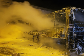 ORHANGAZİ TÜNELİ'NDE YOLCU OTOBÜSÜ ALEV ALEV YANDI ALEV TOPUNA DÖNEN OTOBÜSTEKİ 35 YOLCU TAHLİYE EDİLİRKEN, 2 YOLCU DUMANDAN ETKİLENDİ