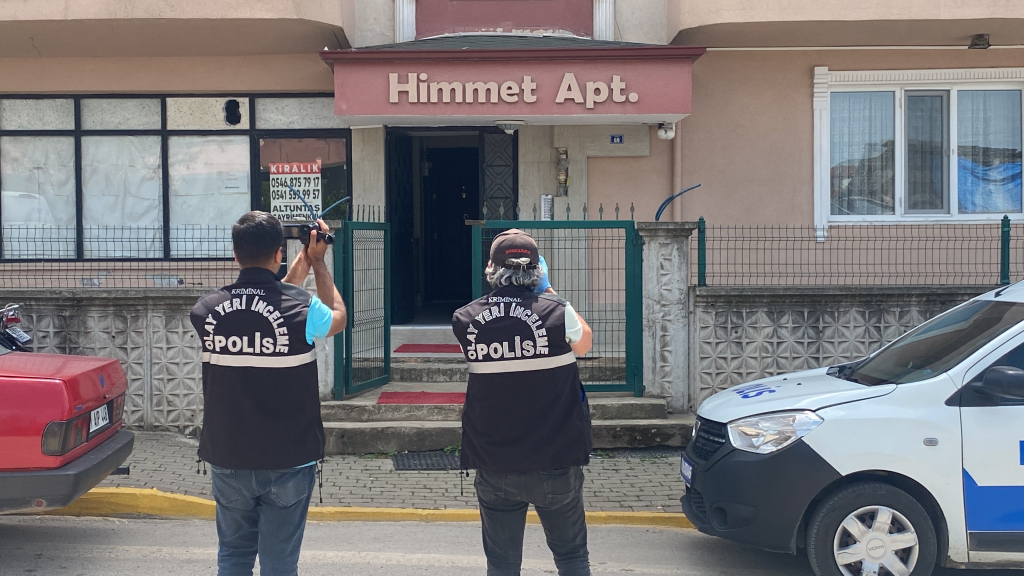 18 YAŞINDAKİ YATALAK KIZ EVDE ÖLÜ BULUNDU