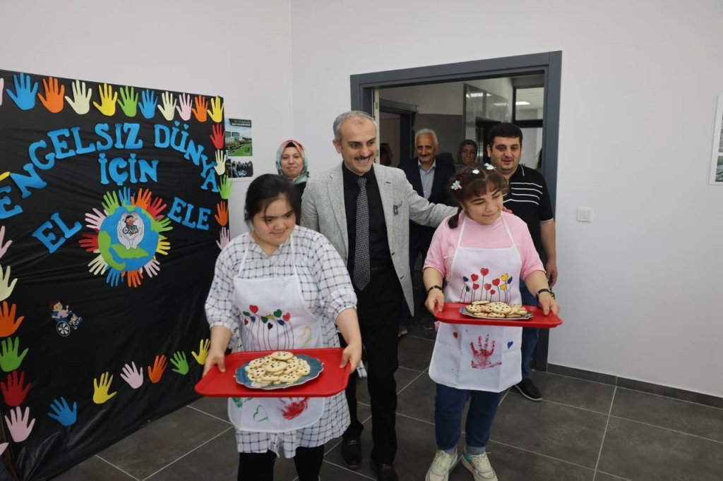 20240517aw206166 0.jpg