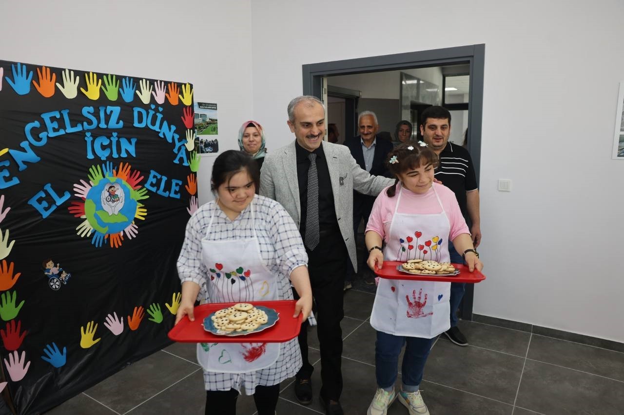 20240517aw206166 0.jpg