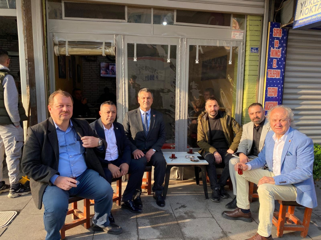 İzmit Belediyesinin güçlü kadrosu sabahın ilk ışıklarıyla işçilerle buluştu