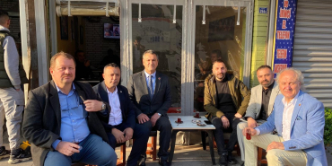 İzmit Belediyesinin güçlü kadrosu sabahın ilk ışıklarıyla işçilerle buluştu