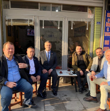 İzmit Belediyesinin güçlü kadrosu sabahın ilk ışıklarıyla işçilerle buluştu