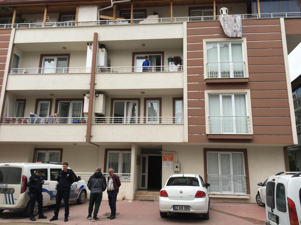 KENDİSİNDEN HABER ALINMAYAN KADIN EVDE ÖLÜ BULUNDU