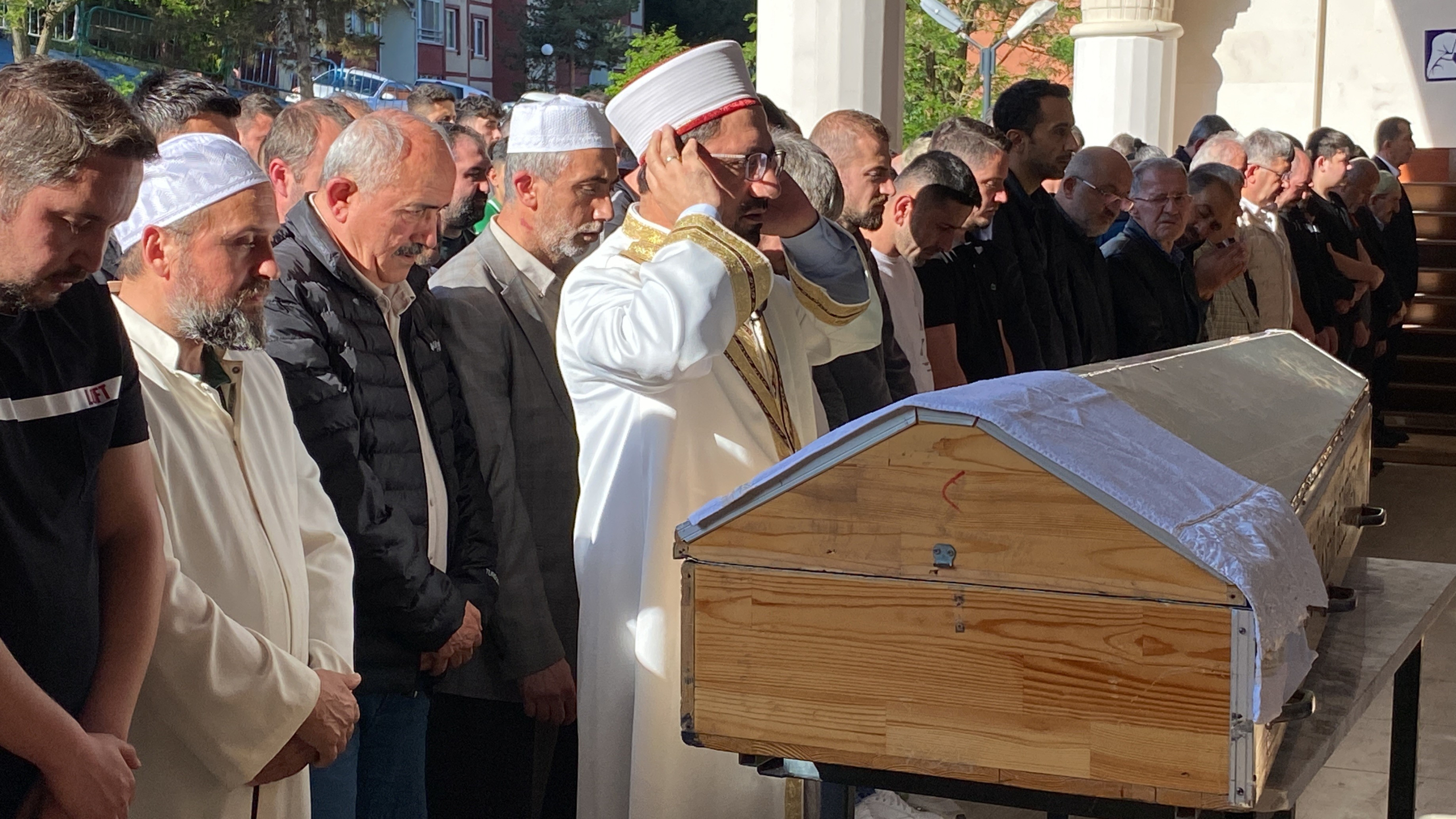 PRES MAKİNESİNE SIKIŞARAK HAYATINI KAYBEDEN FABRİKA SAHİBİ DEFNEDİLDİ