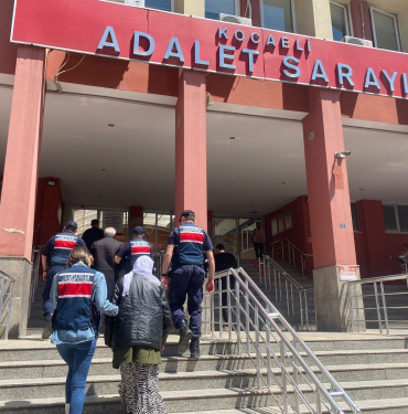 SİLAHLI TERÖR ÖRGÜTÜNE ÜYE 2 ŞÜPHELİ İSTANBUL'DA YAKALANDI