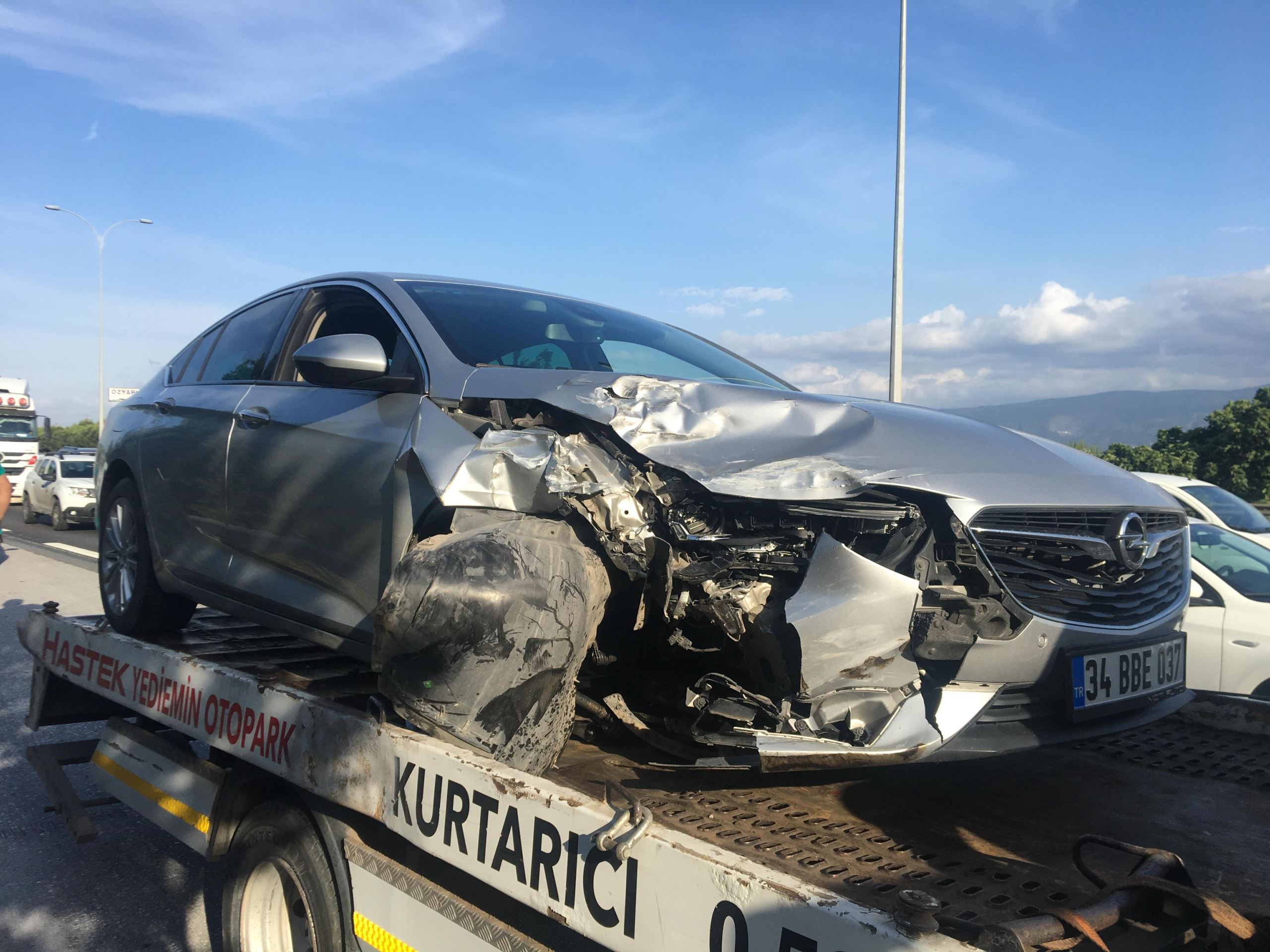 TEM'DE 3 ARAÇ ÇARPIŞTI: 3 YARALI