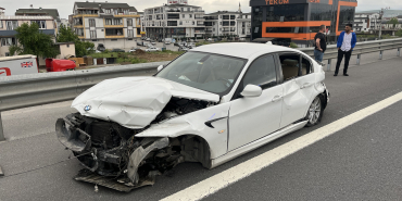 TEM'DE 3 OTOMOBİL ÇARPIŞTI: 3 YARALI
