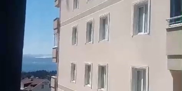 8 KATLI APARTMANDA YANGIN PANİĞİ: 1 KİŞİ DUMANDAN ETKİLENDİ