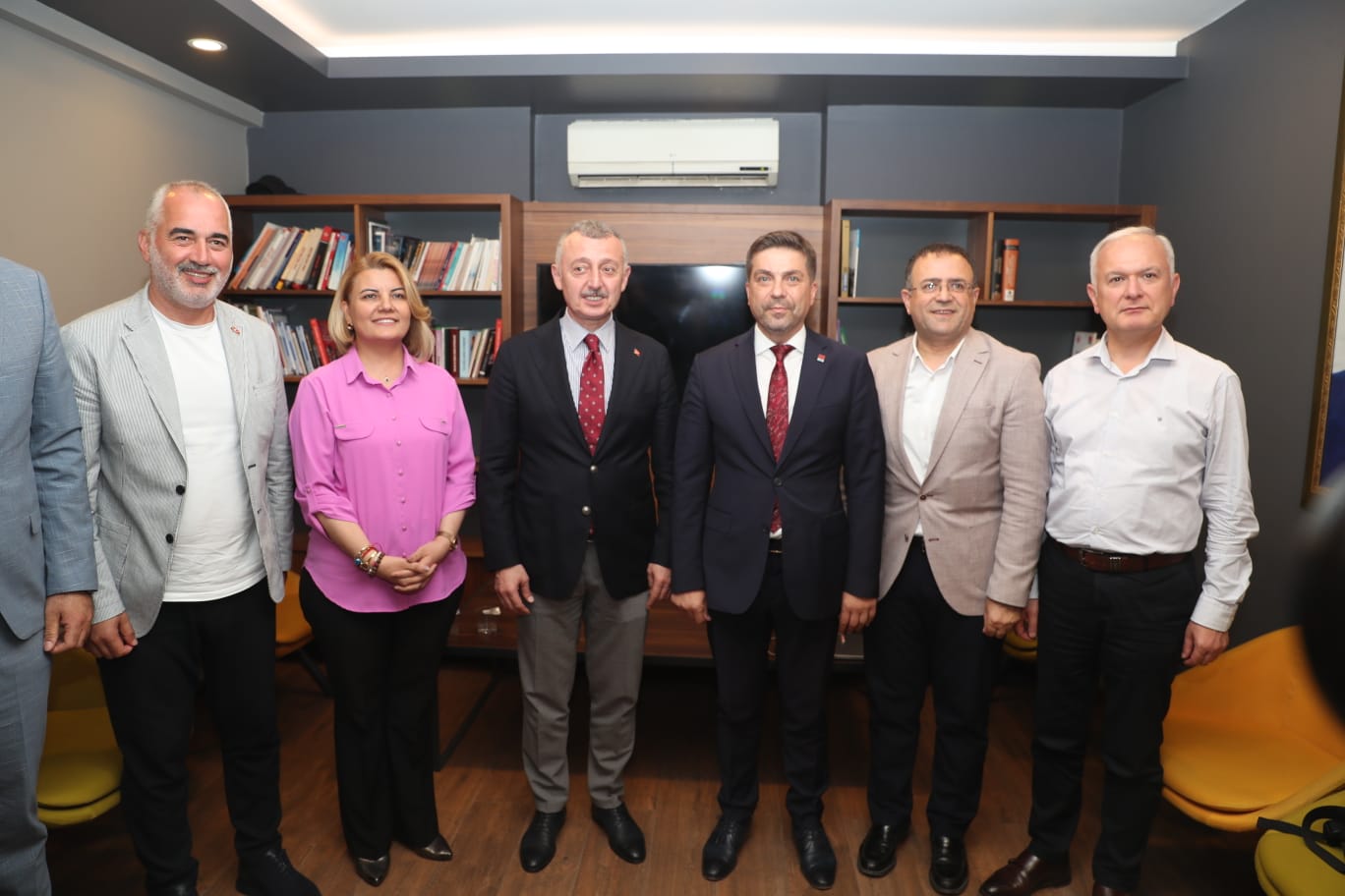 CHP ile Büyükakın görüştü! Büyükakın İnsan olduğumuzu unutmadan...