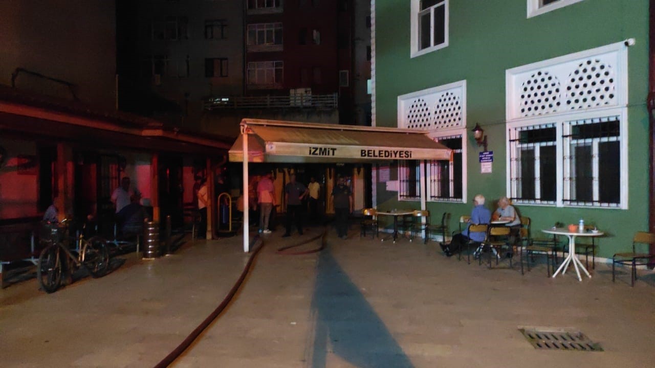 CAMİDE KORKUTAN YANGIN