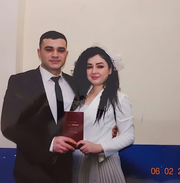 CEZAEVİNDE NİKAH KIYDI: TUTUKLU POLİSİN EŞİ UMUTLA BEKLİYOR POLİS VE BEKÇİ EŞLERİ 21 YILA TEPKİ GÖSTERDİ: "HAYALLERİMİZ YARIM KALDI"