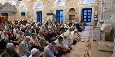KOCAELİ'DE VATANDAŞLAR BAYRAM NAMAZI İÇİN CAMİLERİ DOLDURDU