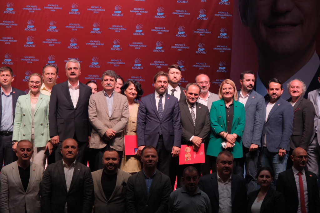 Sarı Kavga da ederiz, aslanlar gibi de konuşuruz.