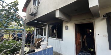 ÇIKAN YANGINDA EV KULLANILAMAZ HALE GELDİ
