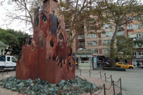 Esnaflar 15 Temmuz Anıtının kaldırılması için imza topladı