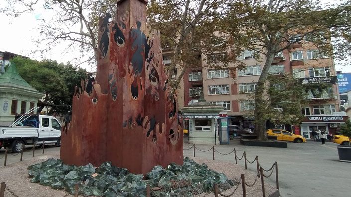 Esnaflar 15 Temmuz Anıtının kaldırılması için imza topladı