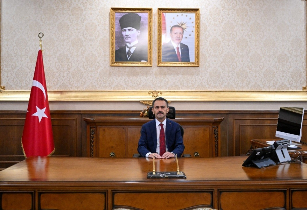 GÖREVE BAŞLADIĞI İLK GÜNDE ADINA SAHTE HESAPLAR AÇILDI