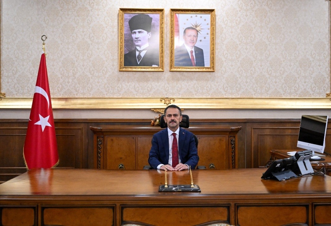 GÖREVE BAŞLADIĞI İLK GÜNDE ADINA SAHTE HESAPLAR AÇILDI