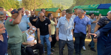 HAYATINI KAYBEDEN KIZ KARDEŞLERE SON VEDA KAZADA ÖLEN ABLA KARDEŞ SON YOLCULUKLARINA UĞURLANDI