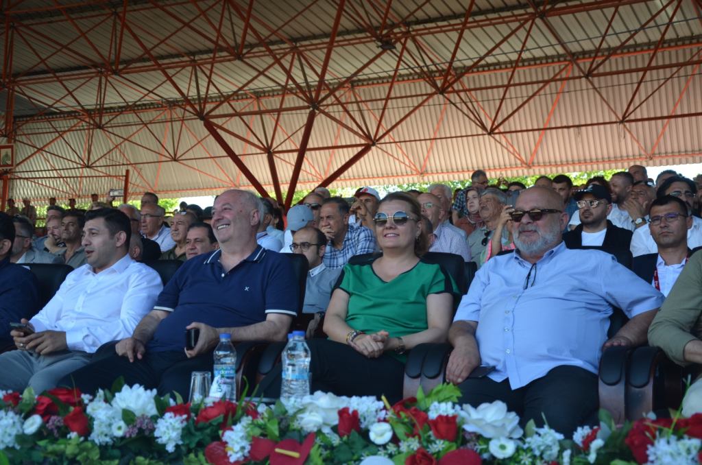 Hürriyet, Edirne Kırkpınar’da Kocaelili Pehlivanları Kutladı