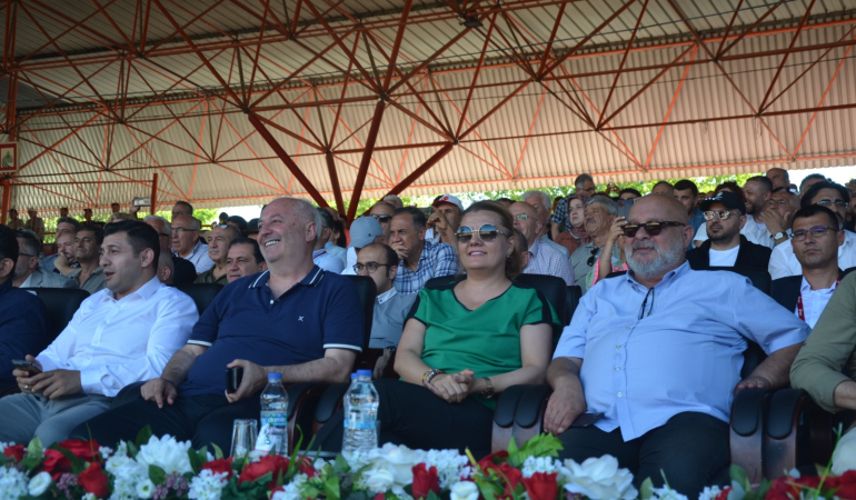 Hürriyet, Edirne Kırkpınar’da Kocaelili Pehlivanları Kutladı