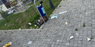 Hürriyet, çevreyi kirletenlere seslendi; Bu Allah’ın sıcağında temizlik işlerinde çalışan emekçileri düşünseydiniz