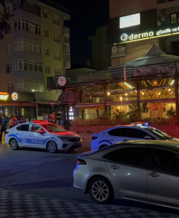 KOCAELİ'DE 2 İŞ YERİ MOTOSİKLETLİ KİŞİLER TARAFINDAN KURŞUNLANDI
