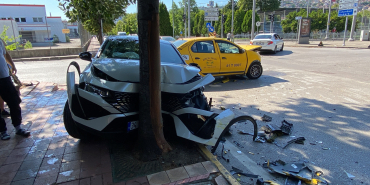 TİCARİ TAKSİ İLE OTOMOBİL ÇARPIŞTI: 2 YARALI