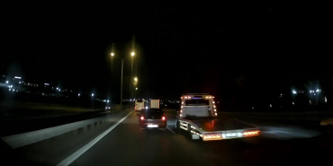 TRAFİK MAGANDALARI BU KEZ ÇEKİCİ SÜRÜCÜSÜ ÇIKTI: İKİ OTOMOBİL SÜRÜCÜSÜNÜ YOL BOYUNCA TACİZ ETTİLER