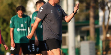 ERTUĞRUL SAĞLAM: "NET PENALTIMIZ VERİLMEDİ" KOCAELİSPOR TEKNİK DİREKTÖRÜ ERTUĞRUL SAĞLAM: "AĞIR HAKEM HATALARININ DEVAM ETMESİ GELECEK ADINA KARAMSARLIĞA İTİYOR"