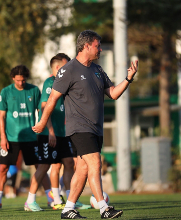 ERTUĞRUL SAĞLAM: "NET PENALTIMIZ VERİLMEDİ" KOCAELİSPOR TEKNİK DİREKTÖRÜ ERTUĞRUL SAĞLAM: "AĞIR HAKEM HATALARININ DEVAM ETMESİ GELECEK ADINA KARAMSARLIĞA İTİYOR"