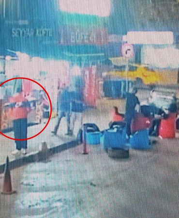 ESNAFI VURMUŞTU: DÜKKANIN MOTORUNU ÇALDIĞI, ŞİKAYET GERİ ÇEKİLMEYİNCE OLAYI GERÇEKLEŞTİRDİĞİ ORTAYA ÇIKTI ESNAFI TABANCA İLE YARALAYIP KAÇAN ŞÜPHELİ TUTUKLANDI