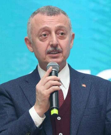 Büyükakın’dan Özel’e cevap “Sanırım bizi denizi foseptik çukuruna çeviren İzmir’le karıştırdı”